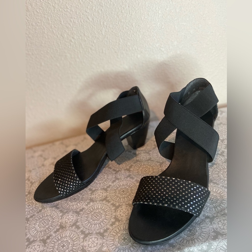 Munro~Elegant Glitz~Strappy~Sandal~Stacked Cone Heel~Grippy Rubber Sole~Size 8
